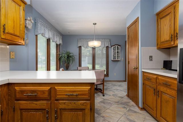 8594 Caenen Lake Court, Lenexa, KS 66215