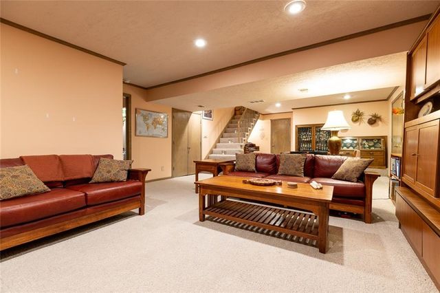 8594 Caenen Lake Court, Lenexa, KS 66215