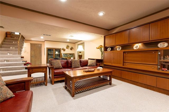 8594 Caenen Lake Court, Lenexa, KS 66215