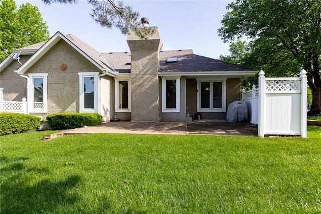 8594 Caenen Lake Court, Lenexa, KS 66215