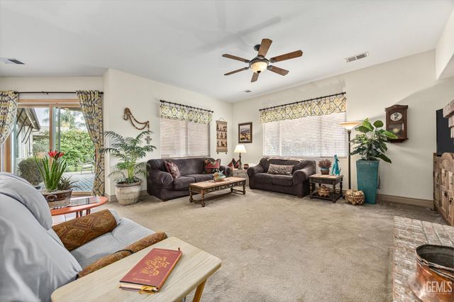 12601 Monterey Beach Drive, Bakersfield, CA 93311