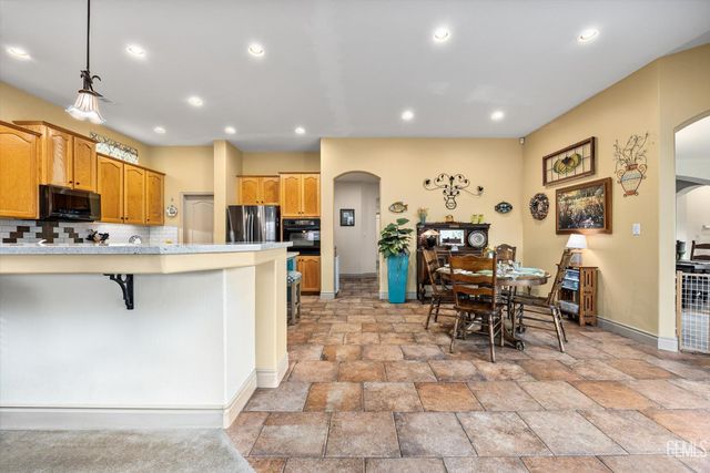 12601 Monterey Beach Drive, Bakersfield, CA 93311