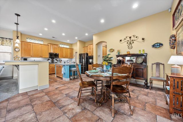 12601 Monterey Beach Drive, Bakersfield, CA 93311