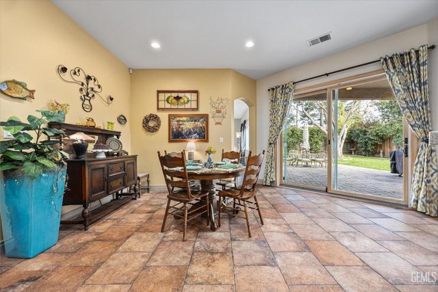 12601 Monterey Beach Drive, Bakersfield, CA 93311