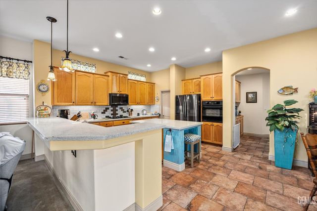 12601 Monterey Beach Drive, Bakersfield, CA 93311