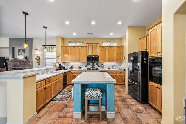 12601 Monterey Beach Drive, Bakersfield, CA 93311