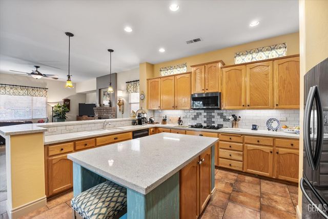 12601 Monterey Beach Drive, Bakersfield, CA 93311