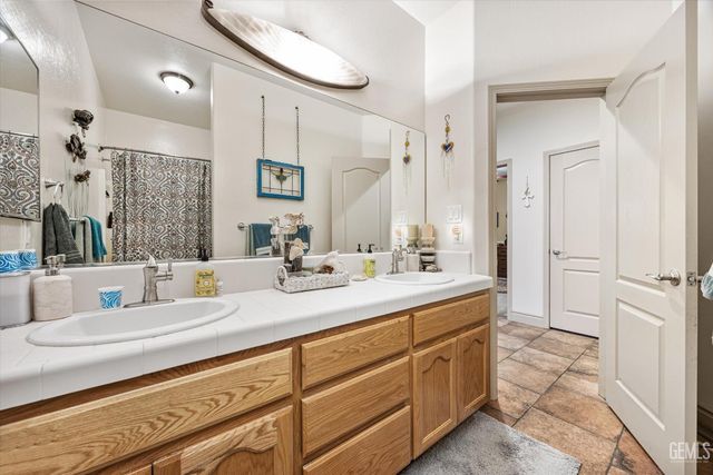 12601 Monterey Beach Drive, Bakersfield, CA 93311