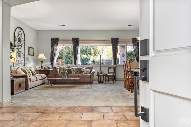 12601 Monterey Beach Drive, Bakersfield, CA 93311