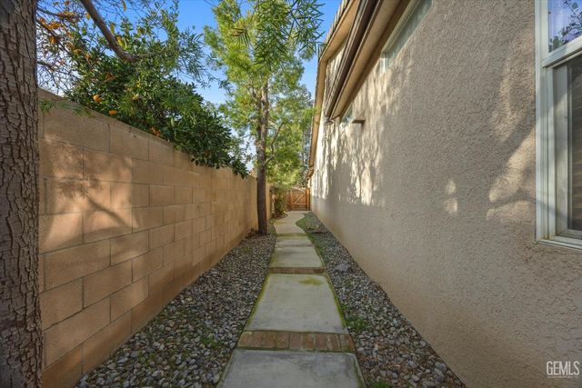 12601 Monterey Beach Drive, Bakersfield, CA 93311