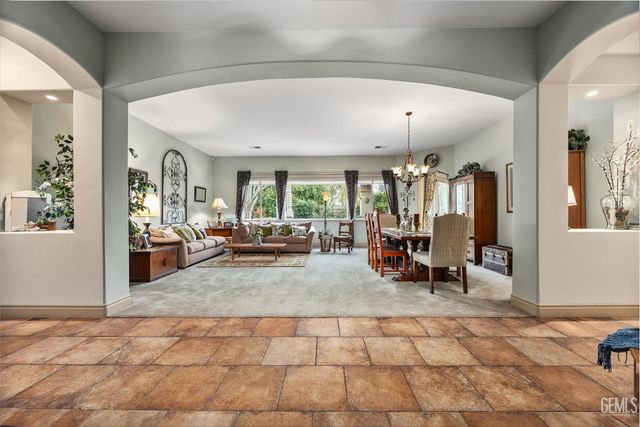 12601 Monterey Beach Drive, Bakersfield, CA 93311