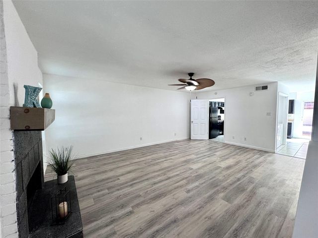 9901 Sharpcrest Street M6, Houston, TX 77036