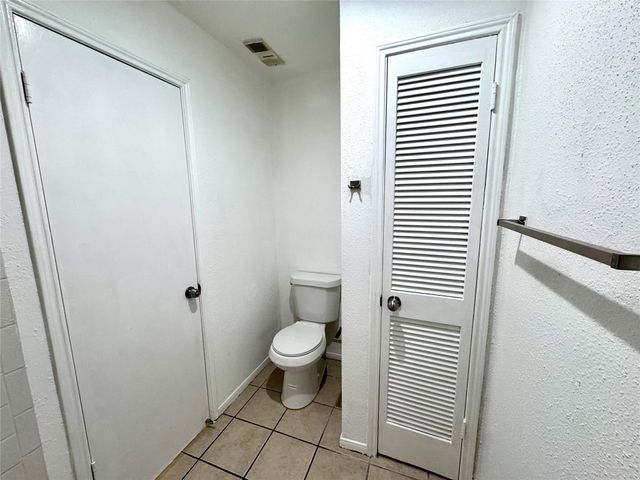 9901 Sharpcrest Street M6, Houston, TX 77036