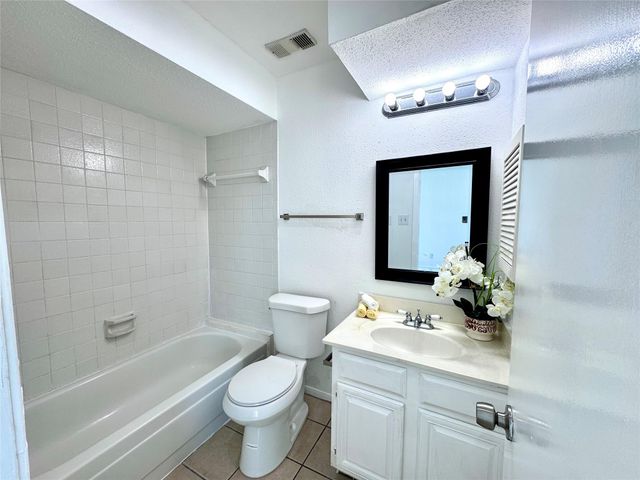 9901 Sharpcrest Street M6, Houston, TX 77036