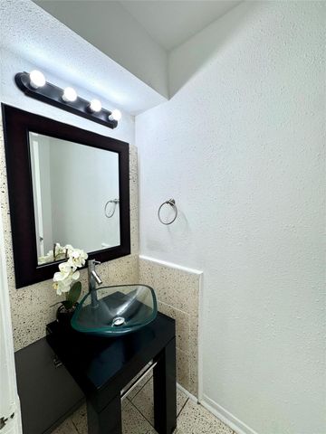 9901 Sharpcrest Street M6, Houston, TX 77036