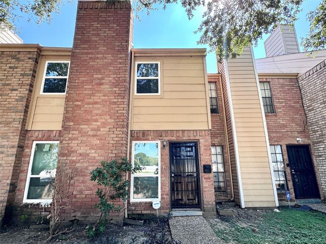 9901 Sharpcrest Street M6, Houston, TX 77036