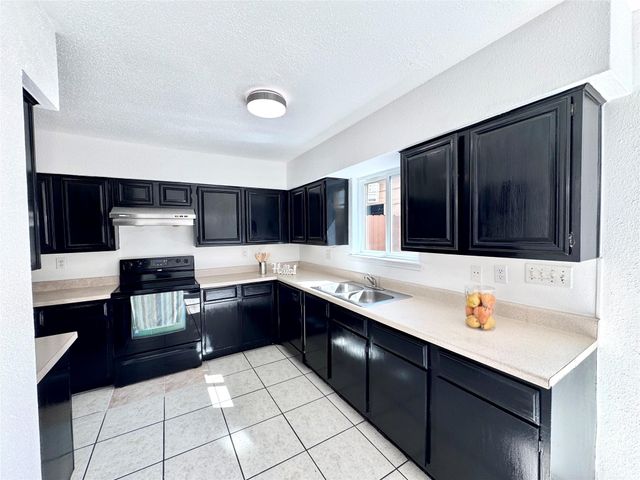 9901 Sharpcrest Street M6, Houston, TX 77036