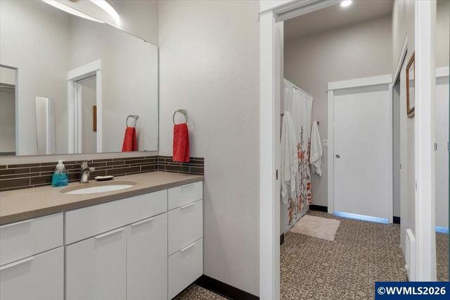 229 Commercial St NE, Salem, OR 97301