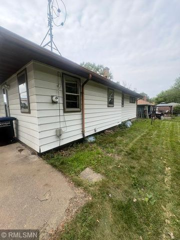 2594 Fairview Avenue N, Roseville, MN 55113