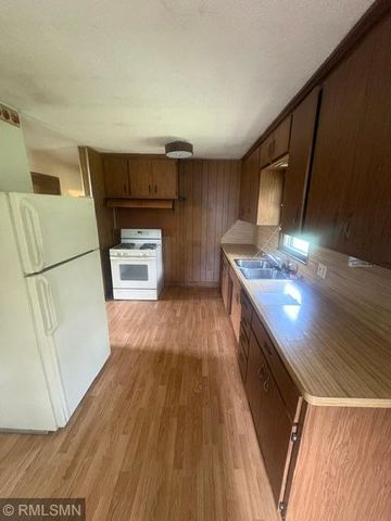 2594 Fairview Avenue N, Roseville, MN 55113