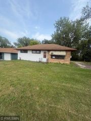 2594 Fairview Avenue N, Roseville, MN 55113