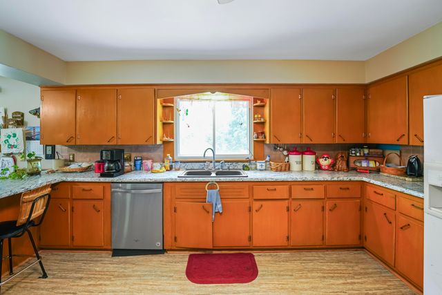 4587 East Farm Road 136, Springfield, MO 65809