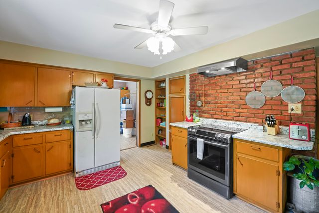 4587 East Farm Road 136, Springfield, MO 65809