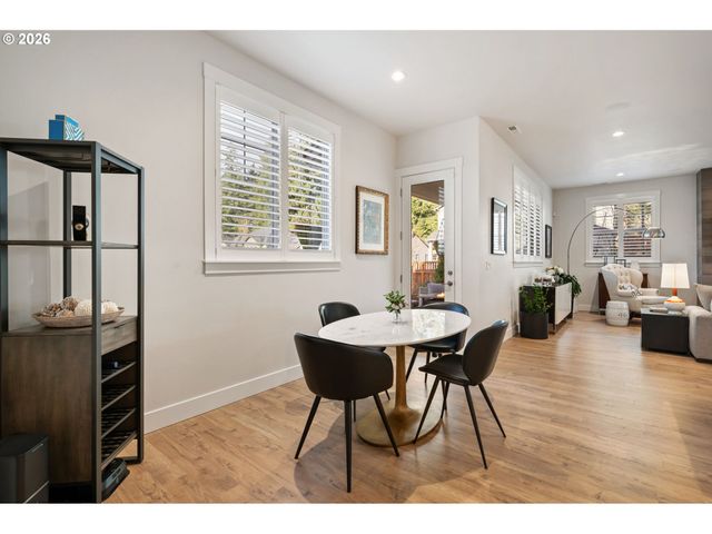 16561 Sw BOTANY BAY Ln, Portland, OR 97224