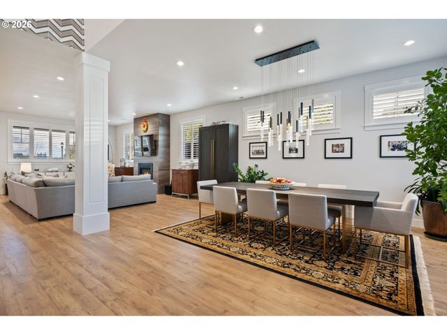 16561 Sw BOTANY BAY Ln, Portland, OR 97224