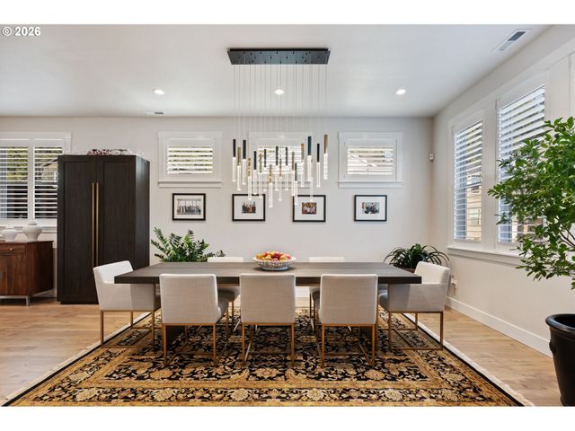 16561 Sw BOTANY BAY Ln, Portland, OR 97224