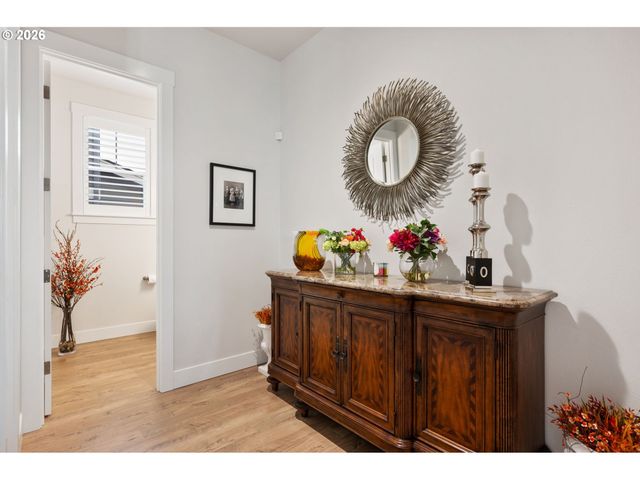 16561 Sw BOTANY BAY Ln, Portland, OR 97224