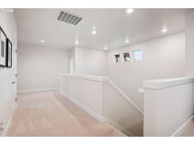 16561 Sw BOTANY BAY Ln, Portland, OR 97224