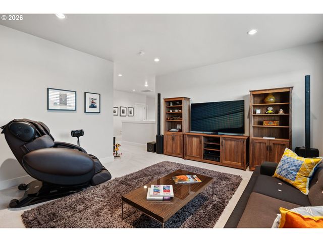 16561 Sw BOTANY BAY Ln, Portland, OR 97224