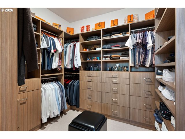 16561 Sw BOTANY BAY Ln, Portland, OR 97224