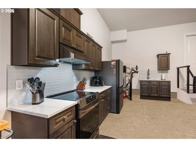 16561 Sw BOTANY BAY Ln, Portland, OR 97224