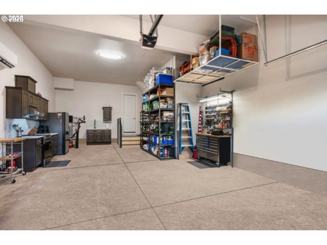 16561 Sw BOTANY BAY Ln, Portland, OR 97224