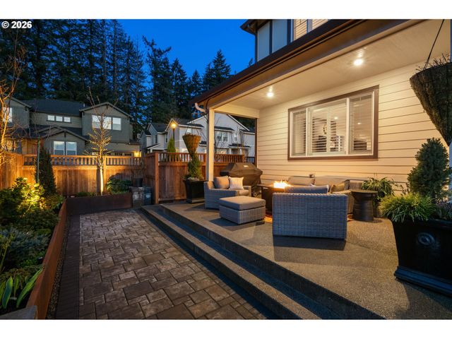 16561 Sw BOTANY BAY Ln, Portland, OR 97224