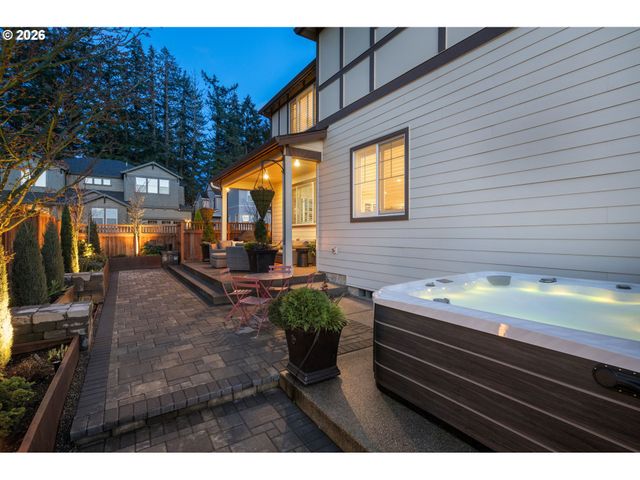 16561 Sw BOTANY BAY Ln, Portland, OR 97224