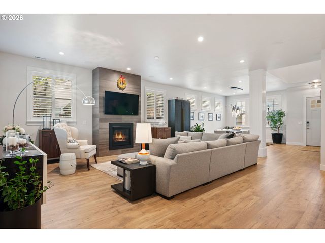 16561 Sw BOTANY BAY Ln, Portland, OR 97224