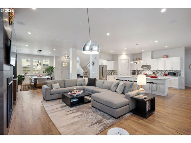 16561 Sw BOTANY BAY Ln, Portland, OR 97224