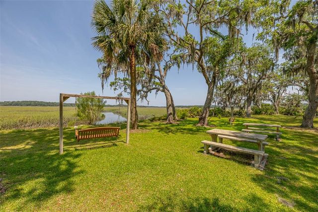 1033 Mayflower Road NE, Townsend, GA 31331