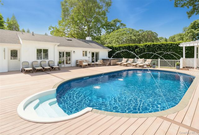 18 Squires Avenue, East Quogue, NY 11942