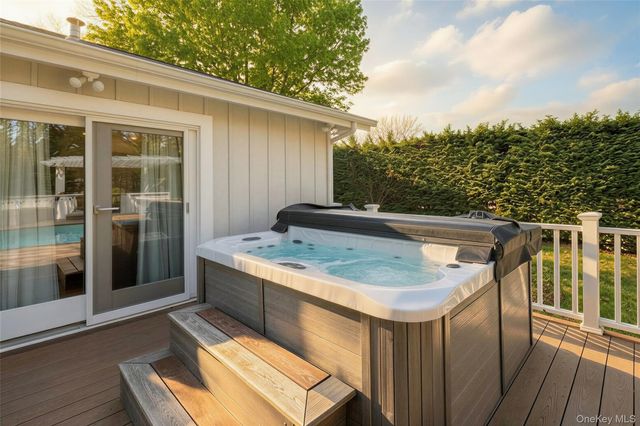 18 Squires Avenue, East Quogue, NY 11942