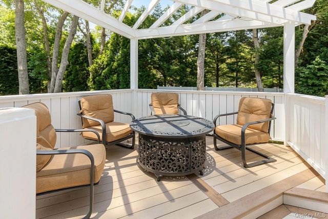 18 Squires Avenue, East Quogue, NY 11942