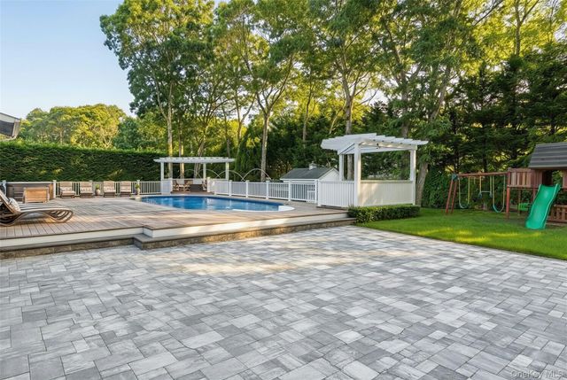 18 Squires Avenue, East Quogue, NY 11942