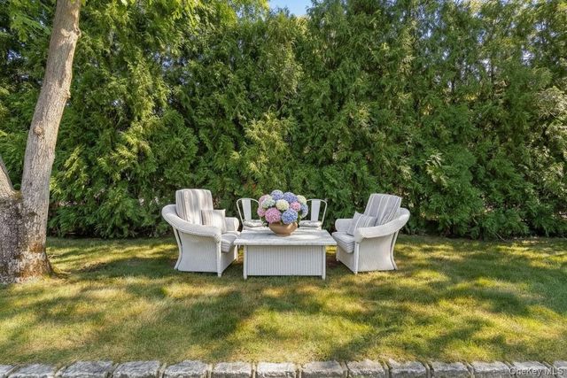 18 Squires Avenue, East Quogue, NY 11942