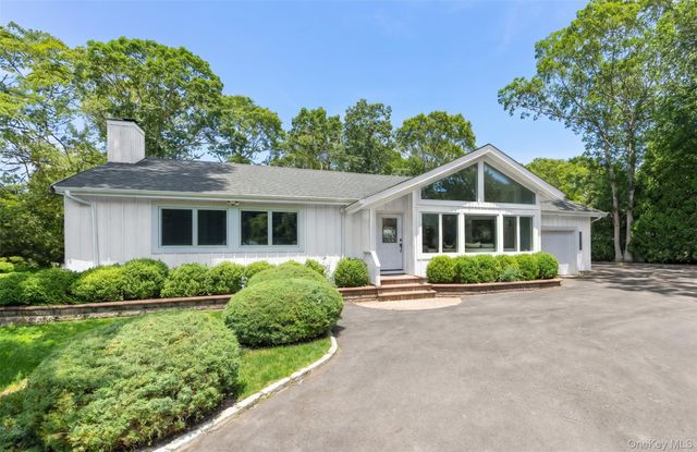 18 Squires Avenue, East Quogue, NY 11942