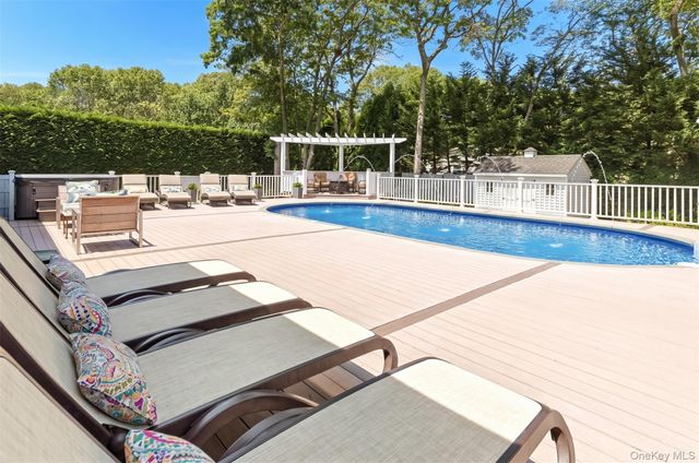 18 Squires Avenue, East Quogue, NY 11942