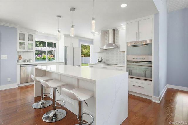 18 Squires Avenue, East Quogue, NY 11942