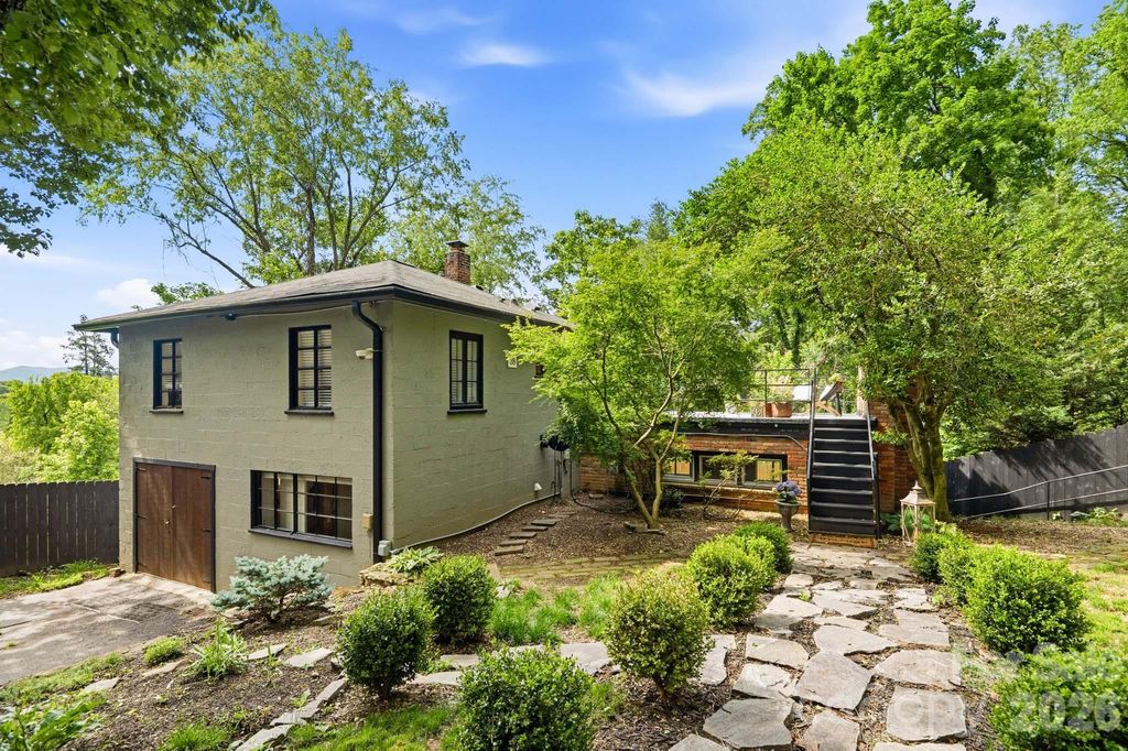 38 Aurora Drive, Asheville, NC 28805